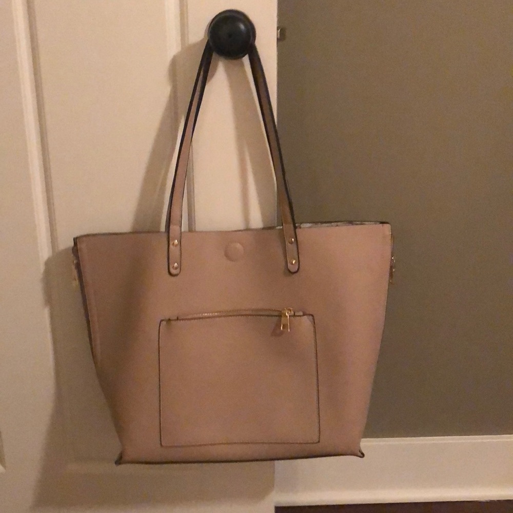 Reversible tote